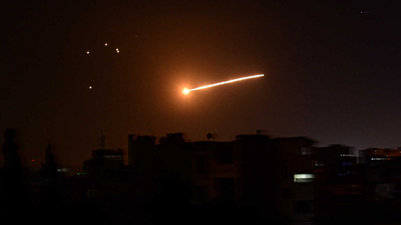 سقوط صاروخ إسرائيلي بلحفد0