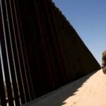 تكساس تبدأ بناء "جدارها الخاص" على الحدود مع المكسيك