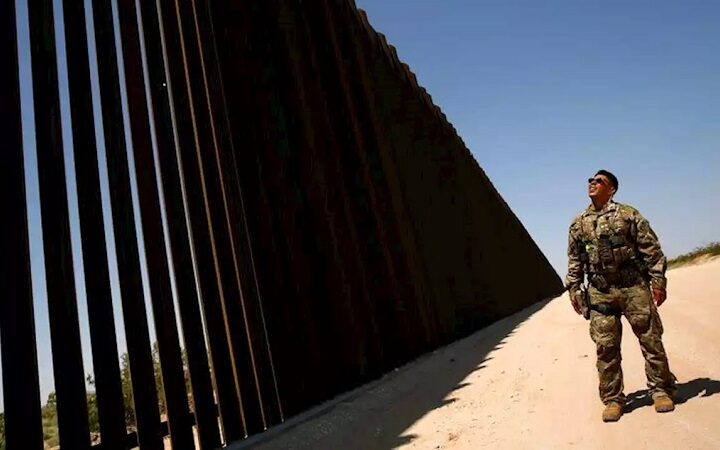 تكساس تبدأ بناء جدارها الخاص مع المكسيك