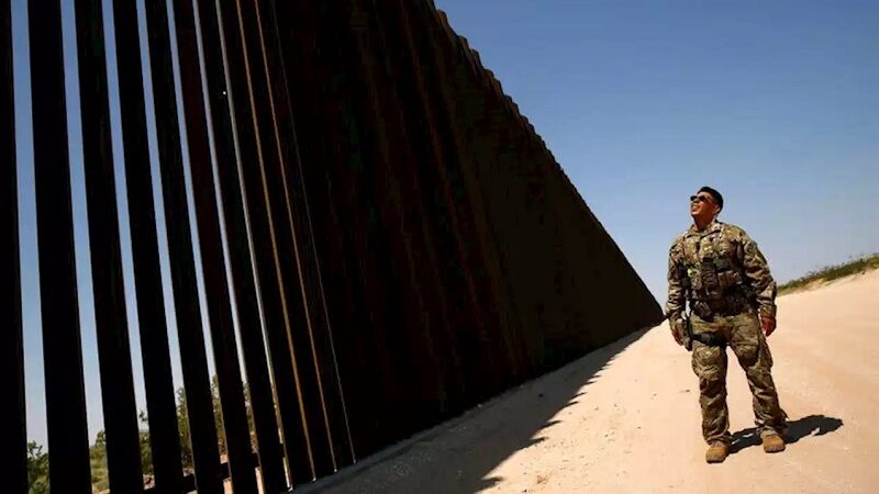 تكساس تبدأ بناء جدارها الخاص مع المكسيك