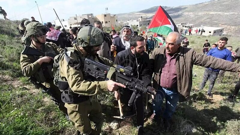الجيش الإسرائيلي و محتجين فلسطينيين