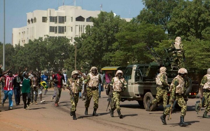 جيش بوركينا فاسو أطاح بالرئيس واستولى على السطة
