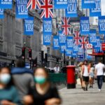 بريطانيا تعلن خططاً لإلغاء قوانين العزل لمرض كوفيد-19