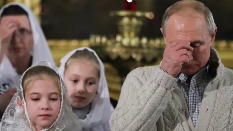 فلاديمير بوتين في قداس