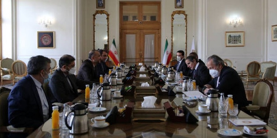 رفائيل غروسي لدى إجتماعه بوزير الخارجية الإيراني