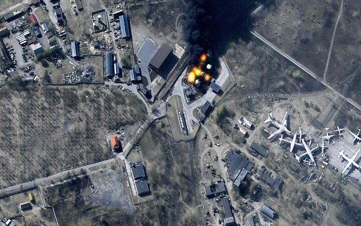 قصف مصنع للطائرات في كييف أوكرانيا