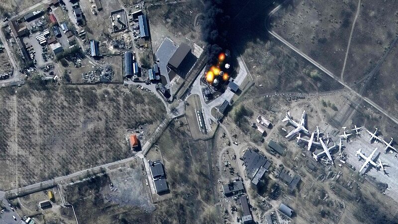 قصف مصنع للطائرات في كييف أوكرانيا