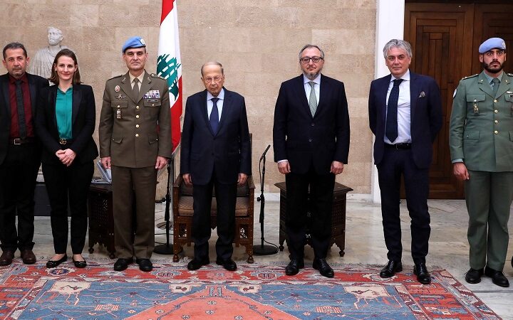 ميشال عون و أرولدو لازارو قائد اليونيفل في لبنان