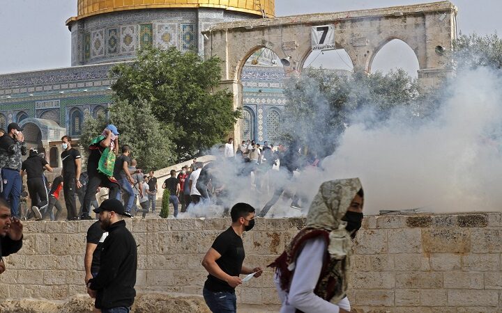 إشتباكات بين متظاهرين فلسطينيين والشرطة الإسرائيلية