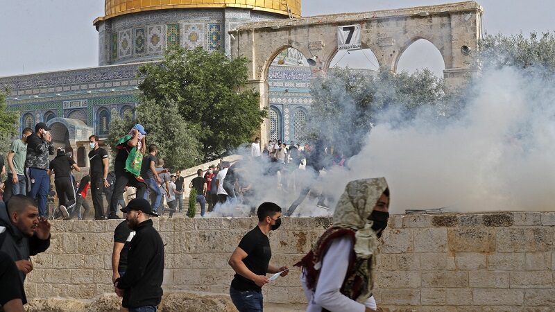 إشتباكات بين متظاهرين فلسطينيين والشرطة الإسرائيلية
