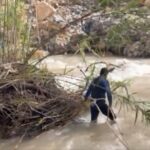 إنتشال جثتي الأب وإبنته فقدا في نهر داريا - زغرتا (فيديو)