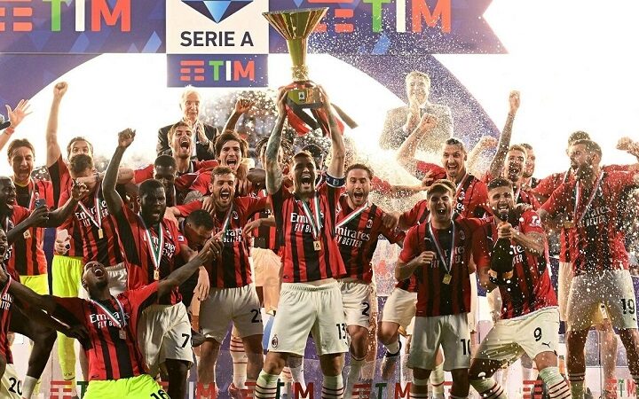 ميلان يستعيد لقب دوري إيطاليا بعد 11 عاماً