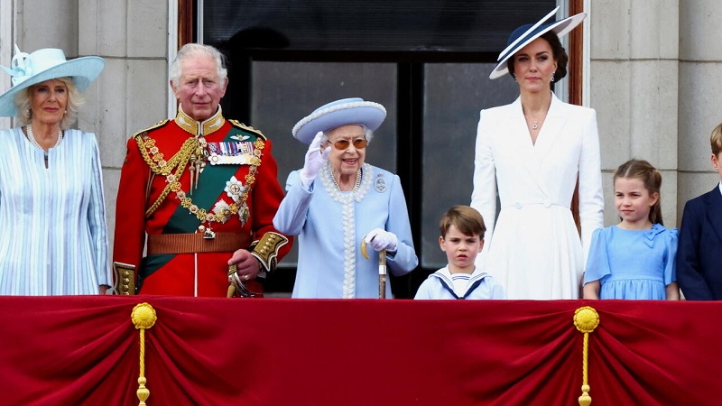 إنطلاق إحتفالات البريطانيين باليوبيل البلاتيني لجلوس الملكة إليزابيت الثانية على العرش