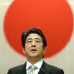 مقتل رئيس وزراء اليابان السابق شينزو آبي بعد تعرضه لإطلاق نار (فيديو وصور)