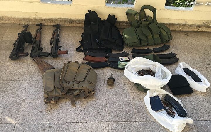 دهم في منطقة القبة - طرابلس وضبط أسلحة