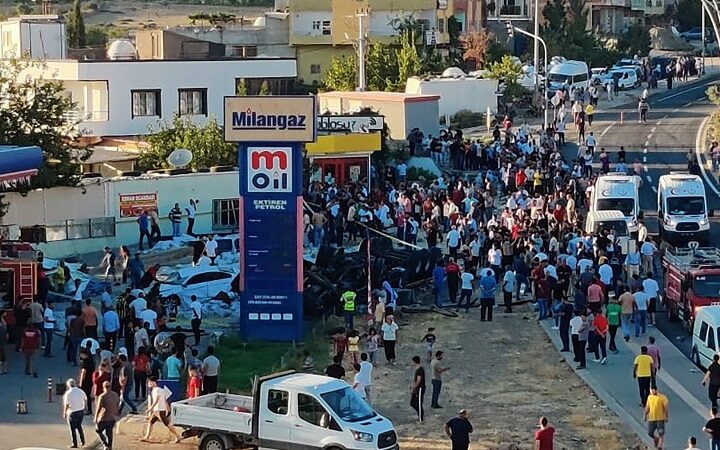 شاحنة تدهس حشداً في تركيا وتخلف عشرات القتلى والجرحى