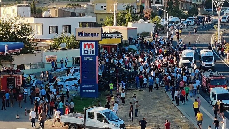 شاحنة تدهس حشداً في تركيا وتخلف عشرات القتلى والجرحى