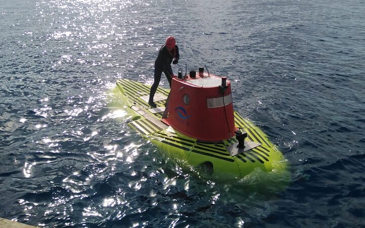الغواصة بدأت البحث عن الزورق الغارق قبالة طرابلس