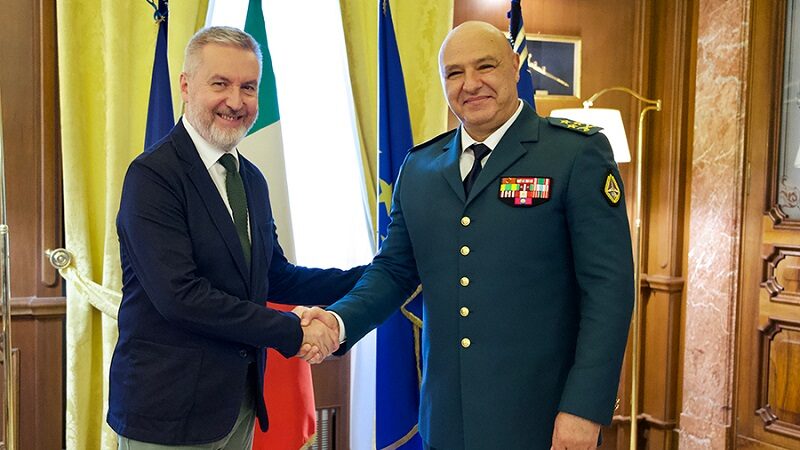 جوزف عون و وزير الدفاع الإيطالي لورنزو غويريني