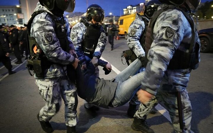 إعتقالات في تظاهرات تندد بقرار بوتين بالتعبئة
