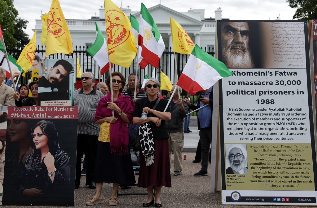 تظاهرات في واشنطن بجوار البيت الأبيض تضامناً مع نساء إيران