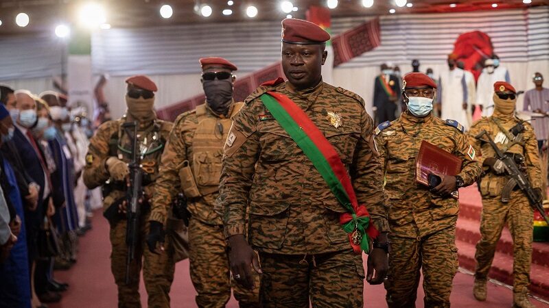 إنقلاب عسكري وتعليق العمل بالدستور في بوركينا فاسو