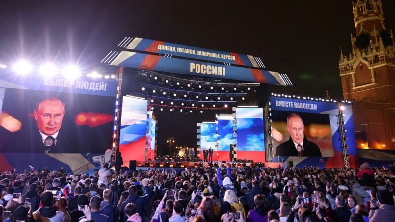 فلاديمير بوتين في إحتفال الساحة الحمراء في موسكو