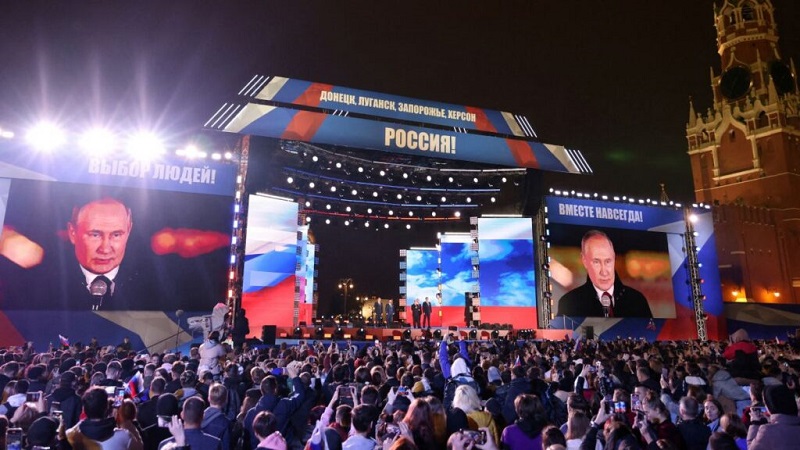 فلاديمير بوتين في إحتفال الساحة الحمراء في موسكو