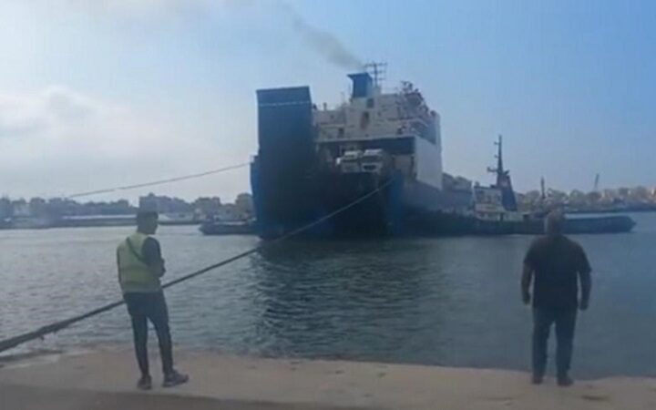 سفينة ترفع علم لبنان تصطدم بجزيرة رامكين
