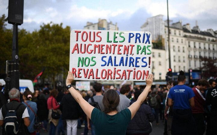 مظاهرة بالآلاف في باريس إحتجاجاً على غلاء المعيشة