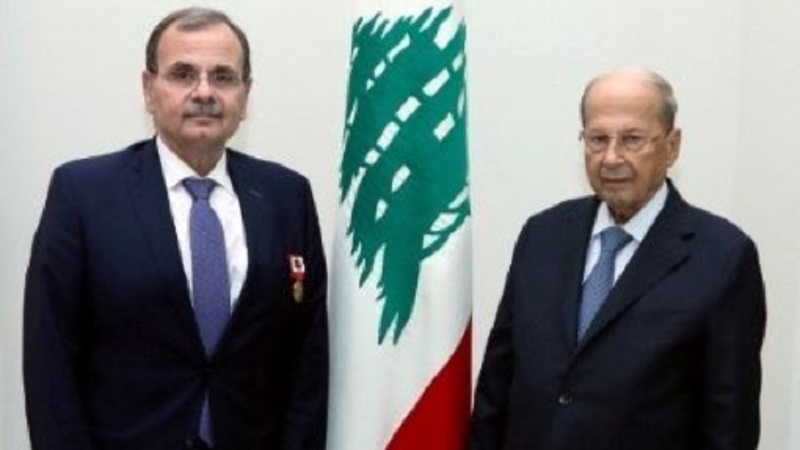 ميشال عون منح عبد الرحمن البزري وسام الإستحقاق اللبناني "المذهب" من الدرجة الأولى