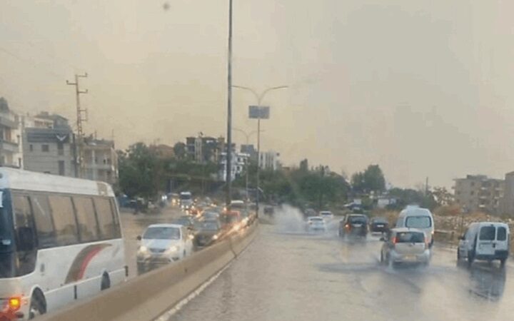 مياه الأمطار تغمر شوارع بعض مناطق لبنان