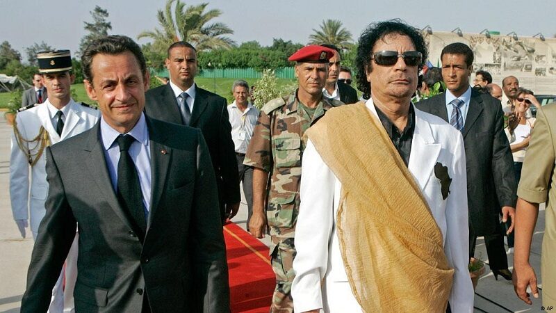 نيكولا ساركوزي و معمر القذافي