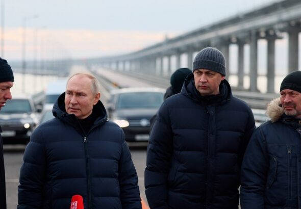 فلاديمير بوتين خلال زيارته جسر كيرش في القرم 5.12.2022