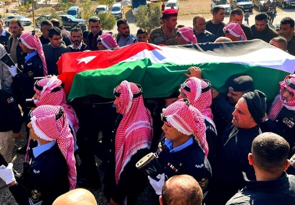 تشييع ضابط شرطة قتل خلال إحتجاجات في الأردن