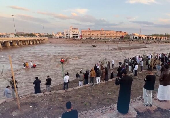 مياه الفيضانات تغمر وادي العقيق في السعودية
